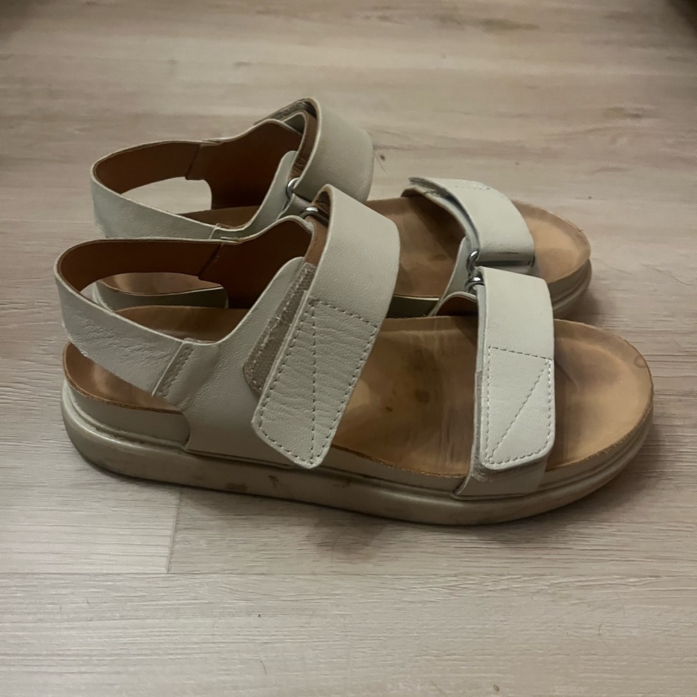 Vagabond off white Sandals